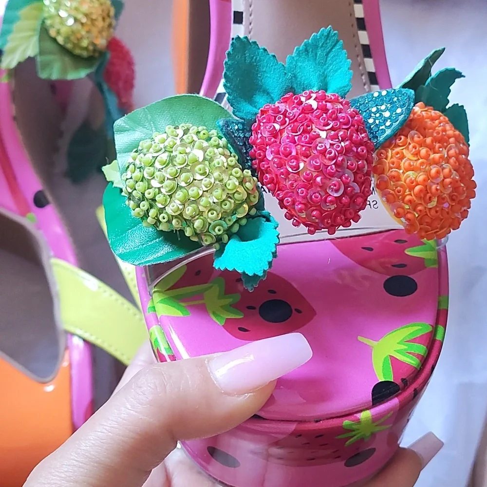 Betsy Johnson FRUIT Heels - Picture 10 of 14